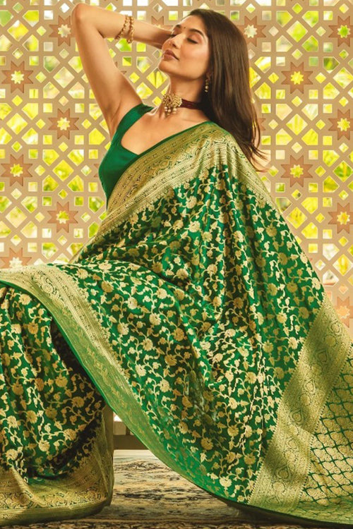 Load image into Gallery viewer, Entrancing Green Soft Silk Saree With Blooming Blouse Piece
