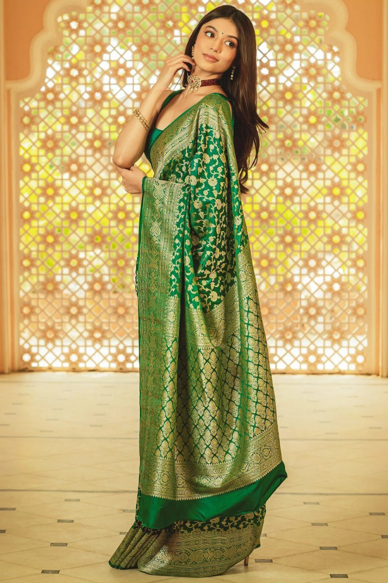 Entrancing Green Soft Silk Saree With Blooming Blouse Piece