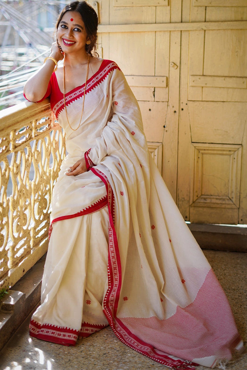 Unique Off White Cotton Silk Saree With Ravishing Blouse Piece