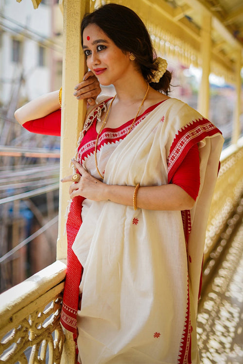 Load image into Gallery viewer, Unique Off White Cotton Silk Saree With Ravishing Blouse Piece
