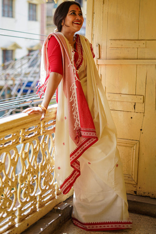 Load image into Gallery viewer, Unique Off White Cotton Silk Saree With Ravishing Blouse Piece
