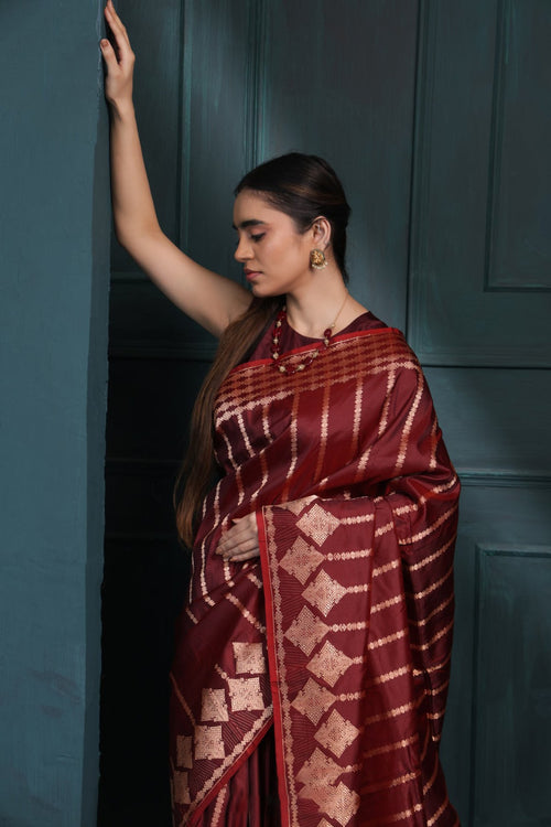 Load image into Gallery viewer, Jazzy Maroon Soft Silk Saree With Fairytale Blouse Piece
