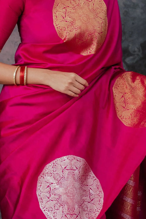 Load image into Gallery viewer, Glowing Dark Pink Soft Silk Saree With Attractive Blouse Piece
