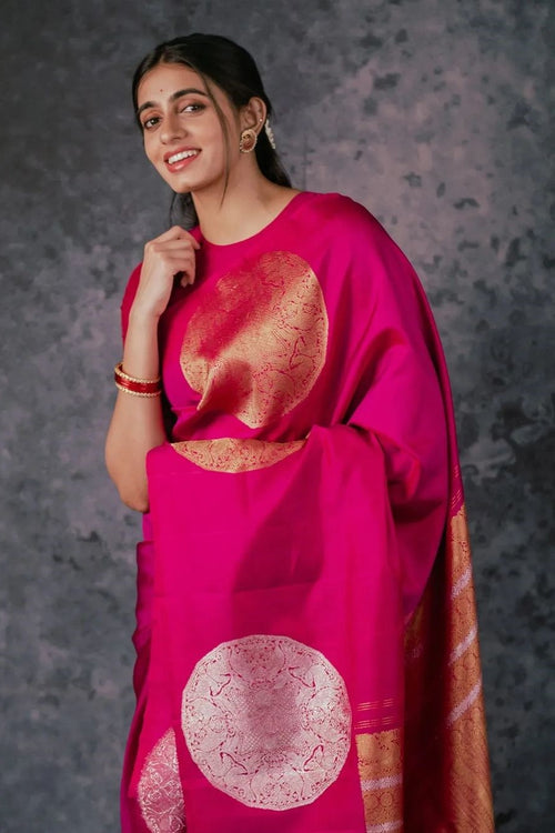 Load image into Gallery viewer, Glowing Dark Pink Soft Silk Saree With Attractive Blouse Piece
