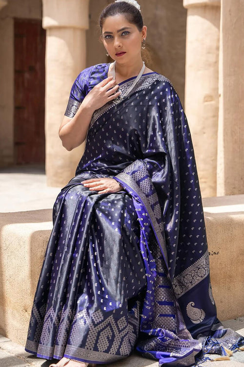 Load image into Gallery viewer, Mesmeric Navy Blue Soft Silk Saree With Comely Blouse Piece
