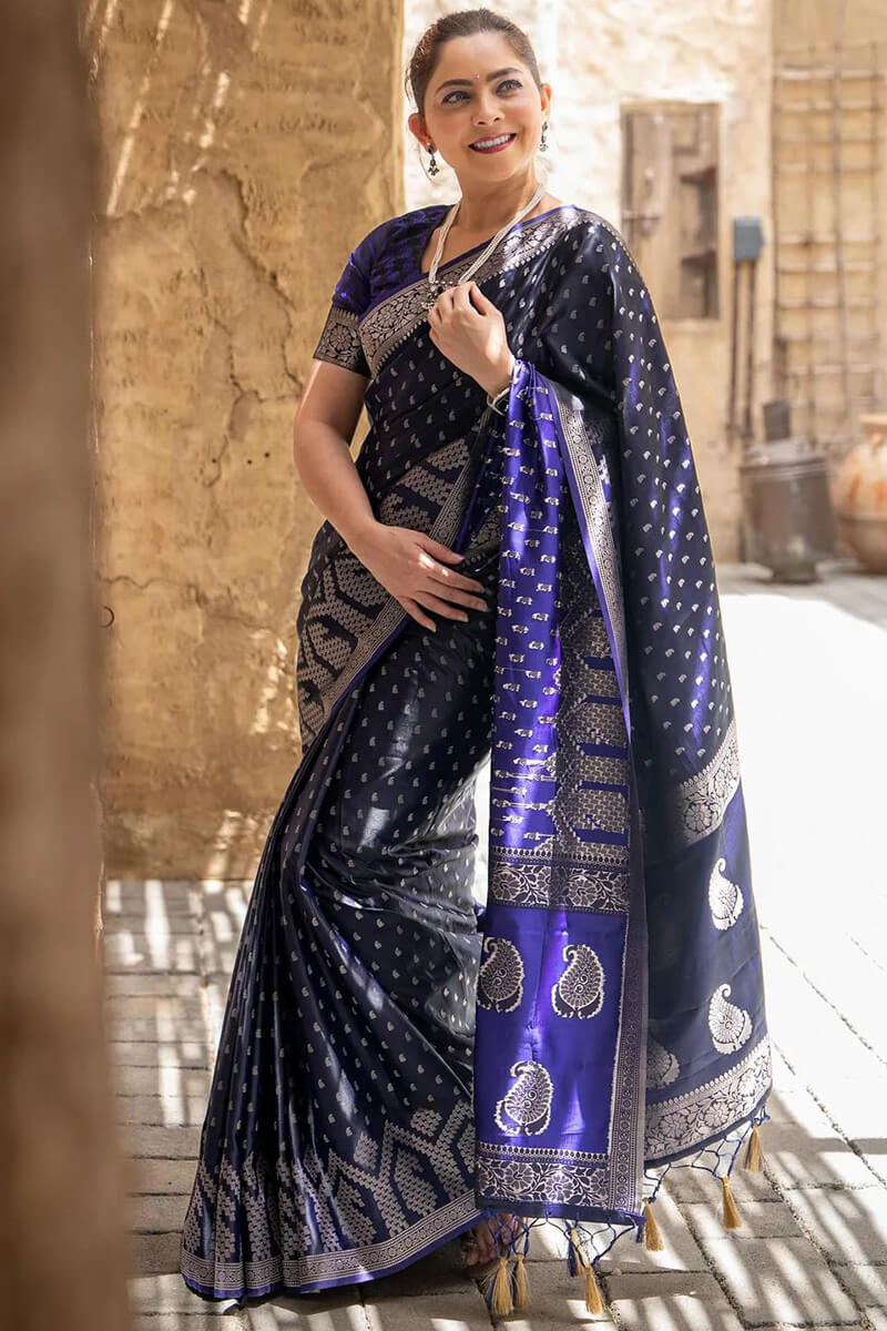 Mesmeric Navy Blue Soft Silk Saree With Comely Blouse Piece