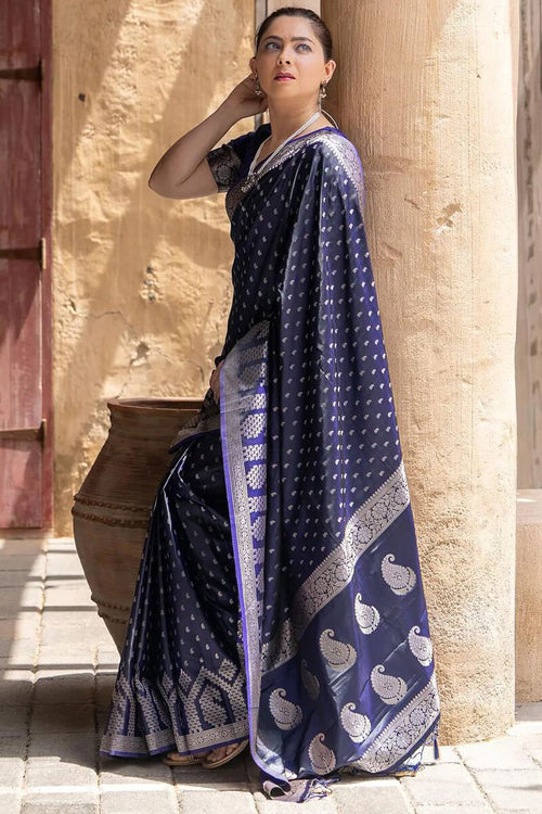 Load image into Gallery viewer, Mesmeric Navy Blue Soft Silk Saree With Comely Blouse Piece
