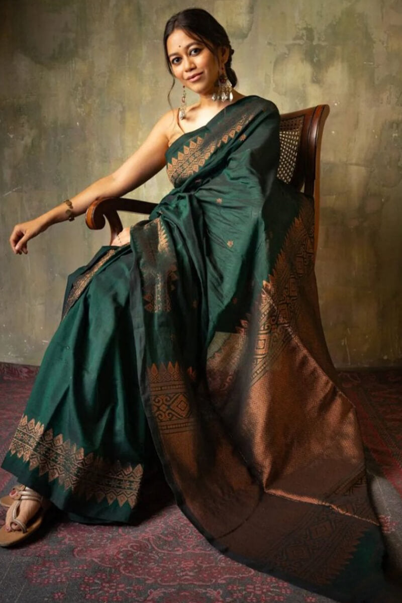 Opulent Dark Green Soft Silk Saree With Flameboyant Blouse Piece