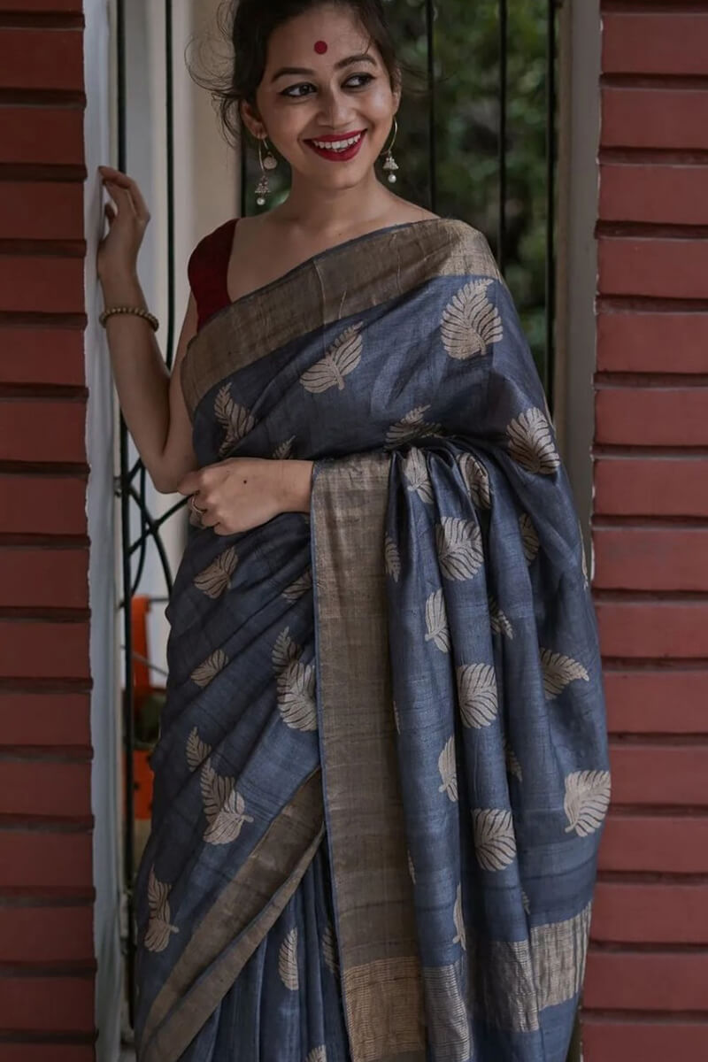 Snappy Grey Linen Silk Saree With Pulsating Blouse Piece