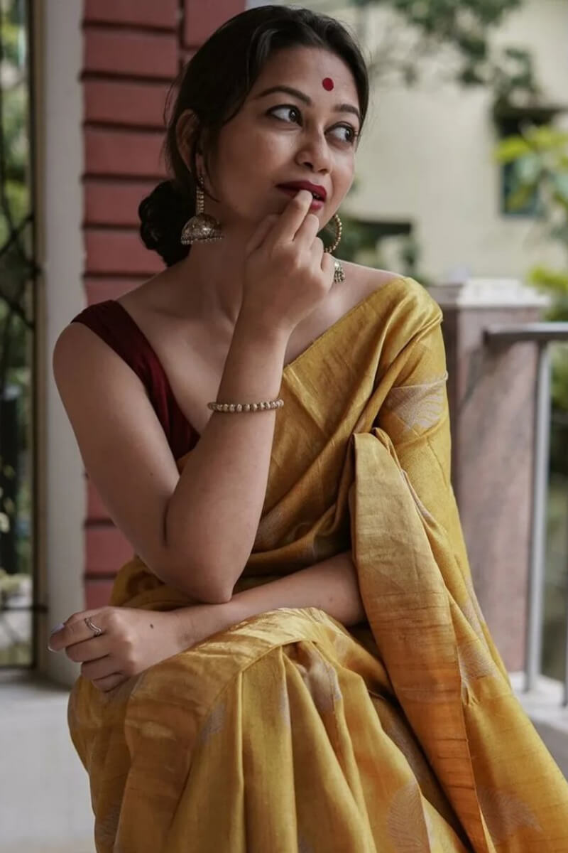 Exquisite Mustard Linen Silk Saree With Transcendent Blouse Piece