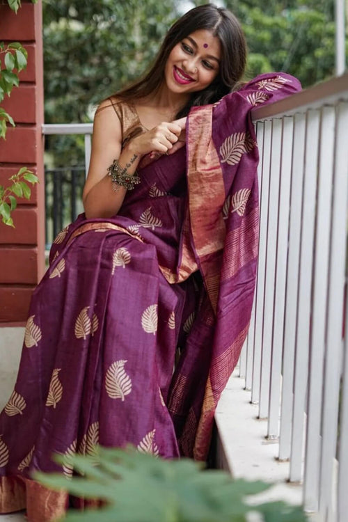 Load image into Gallery viewer, Snazzy Purple Linen Silk Saree With Imaginative Blouse Piece
