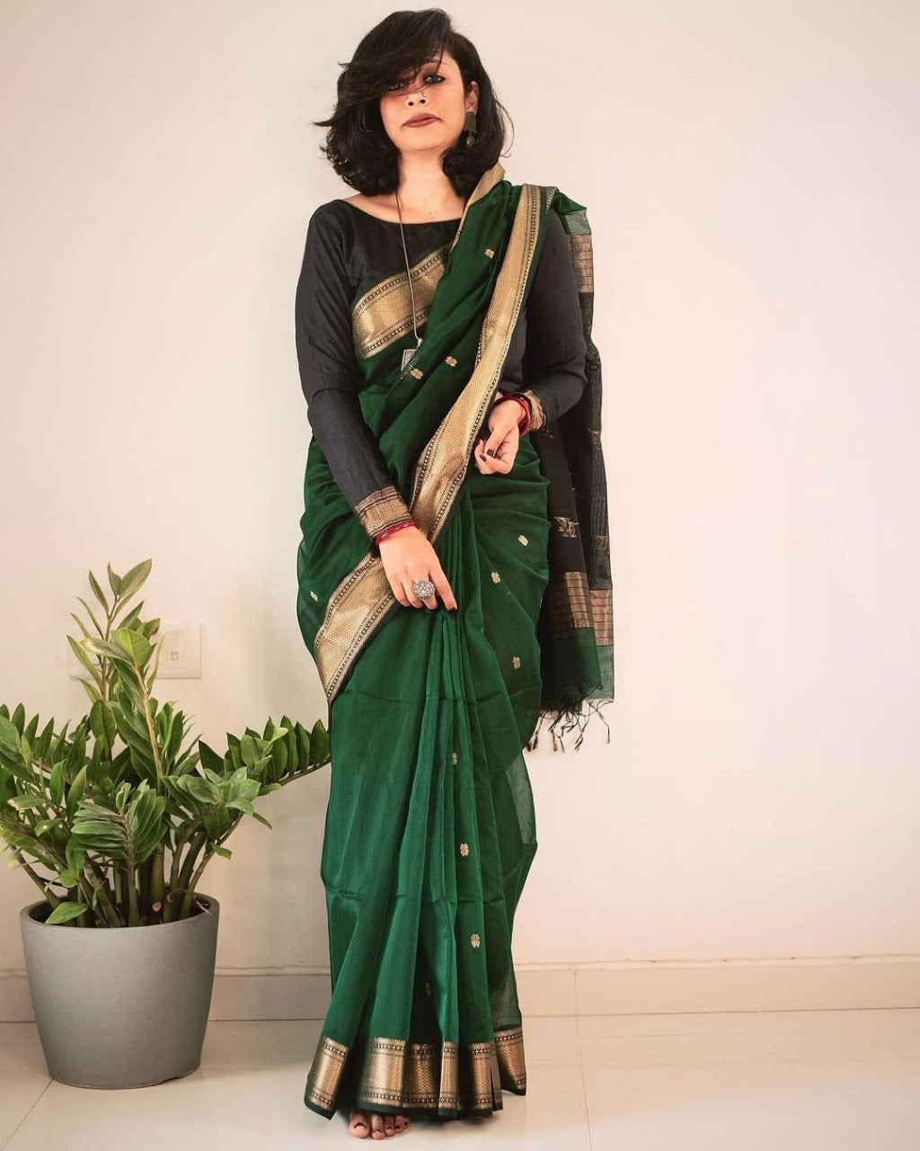 Snazzy Dark Green Linen Silk Saree With Glittering Blouse Piece