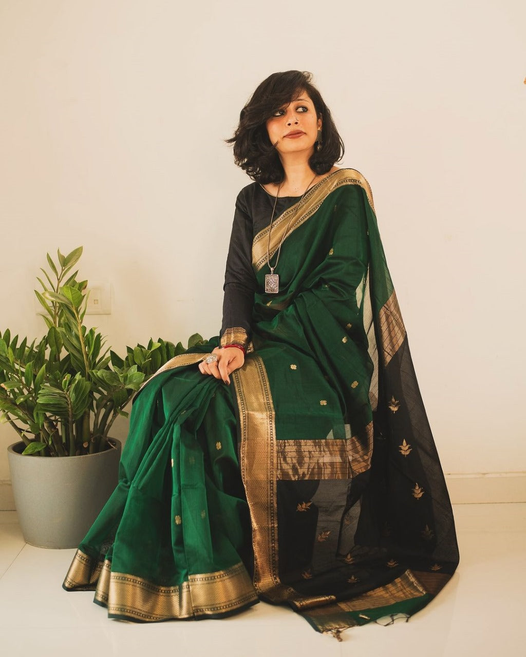 Snazzy Dark Green Linen Silk Saree With Glittering Blouse Piece