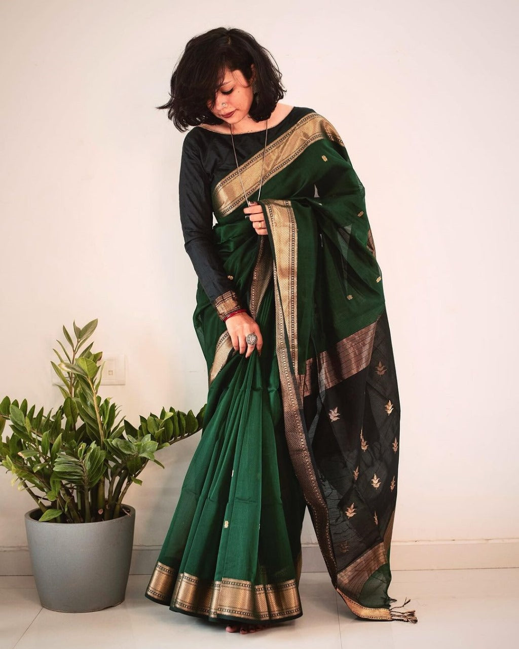 Snazzy Dark Green Linen Silk Saree With Glittering Blouse Piece