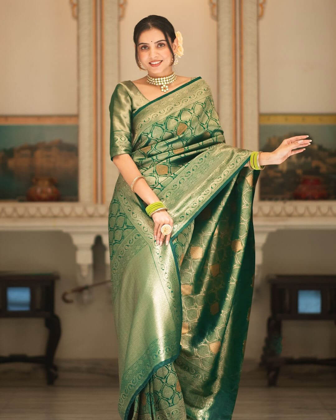 Prominent Green Soft Silk Saree With Captivating Blouse Piece