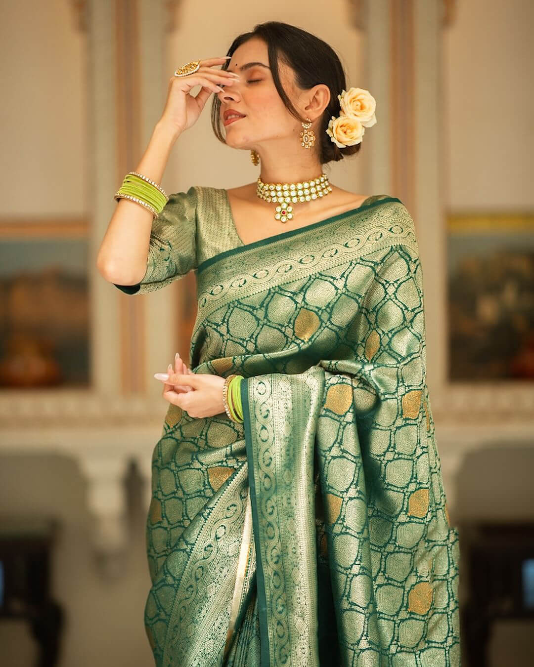 Prominent Green Soft Silk Saree With Captivating Blouse Piece