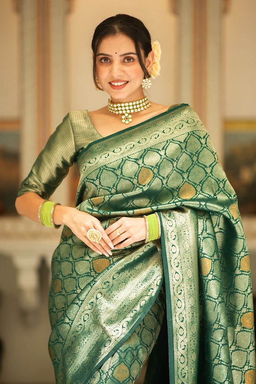 Load image into Gallery viewer, Prominent Green Soft Silk Saree With Captivating Blouse Piece
