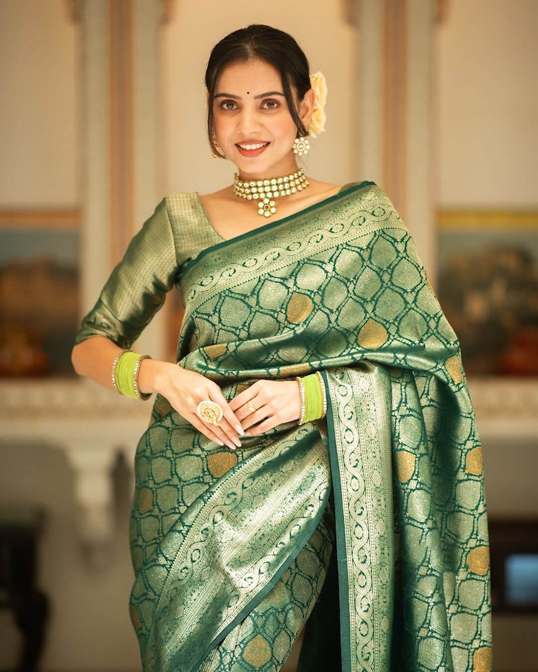 Prominent Green Soft Silk Saree With Captivating Blouse Piece