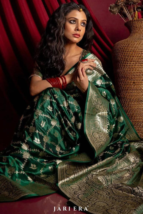 Load image into Gallery viewer, Ravishing Dark Green Soft Silk Saree With Girlish Blouse Piece
