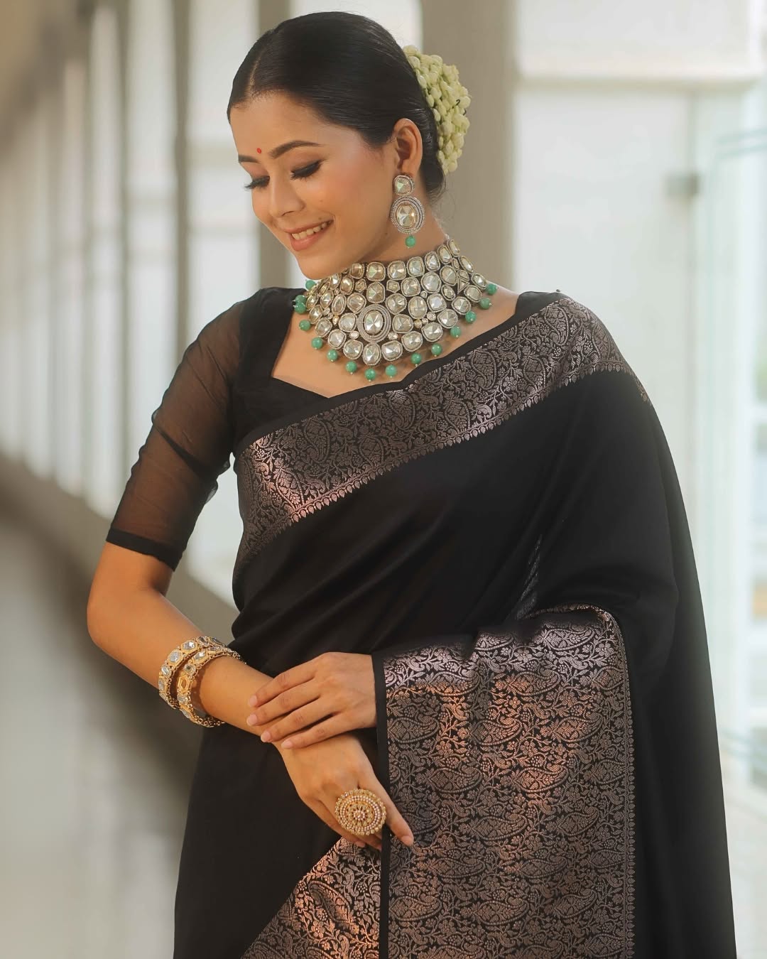 Beauteous Black Soft Silk Saree With Twirling Blouse Piece