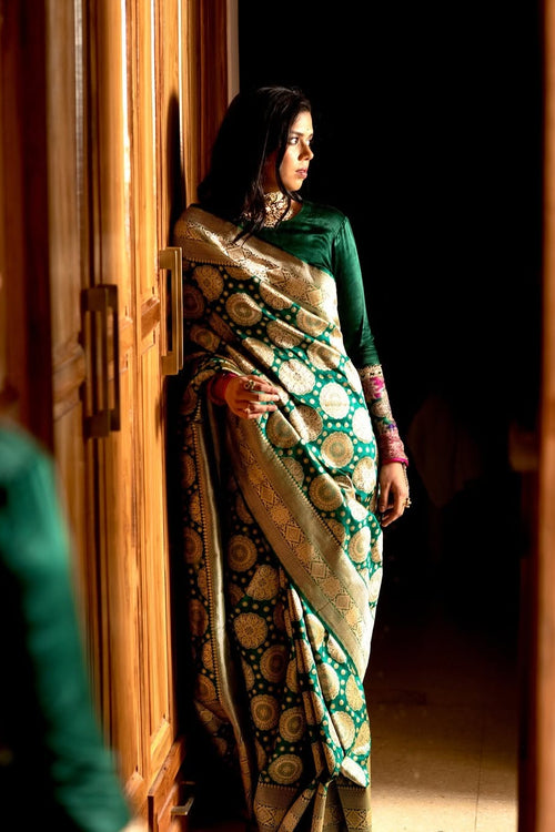 Load image into Gallery viewer, Mesmerising Dark Green Soft Silk Saree With Elegant Blouse Piece
