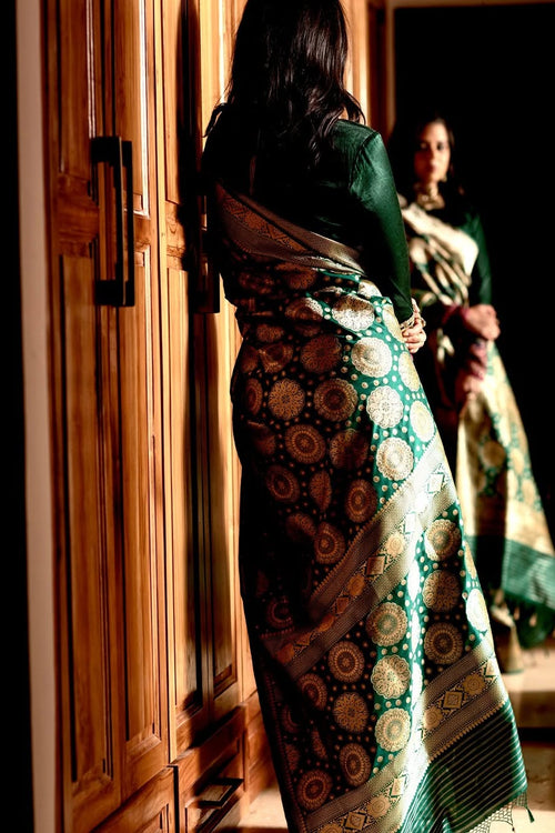 Load image into Gallery viewer, Mesmerising Dark Green Soft Silk Saree With Elegant Blouse Piece
