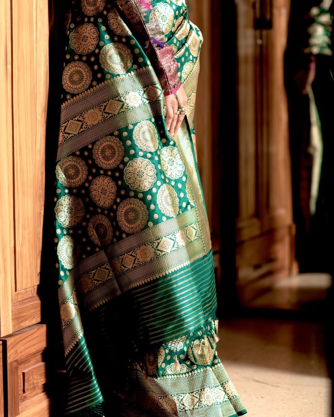 Mesmerising Dark Green Soft Silk Saree With Elegant Blouse Piece