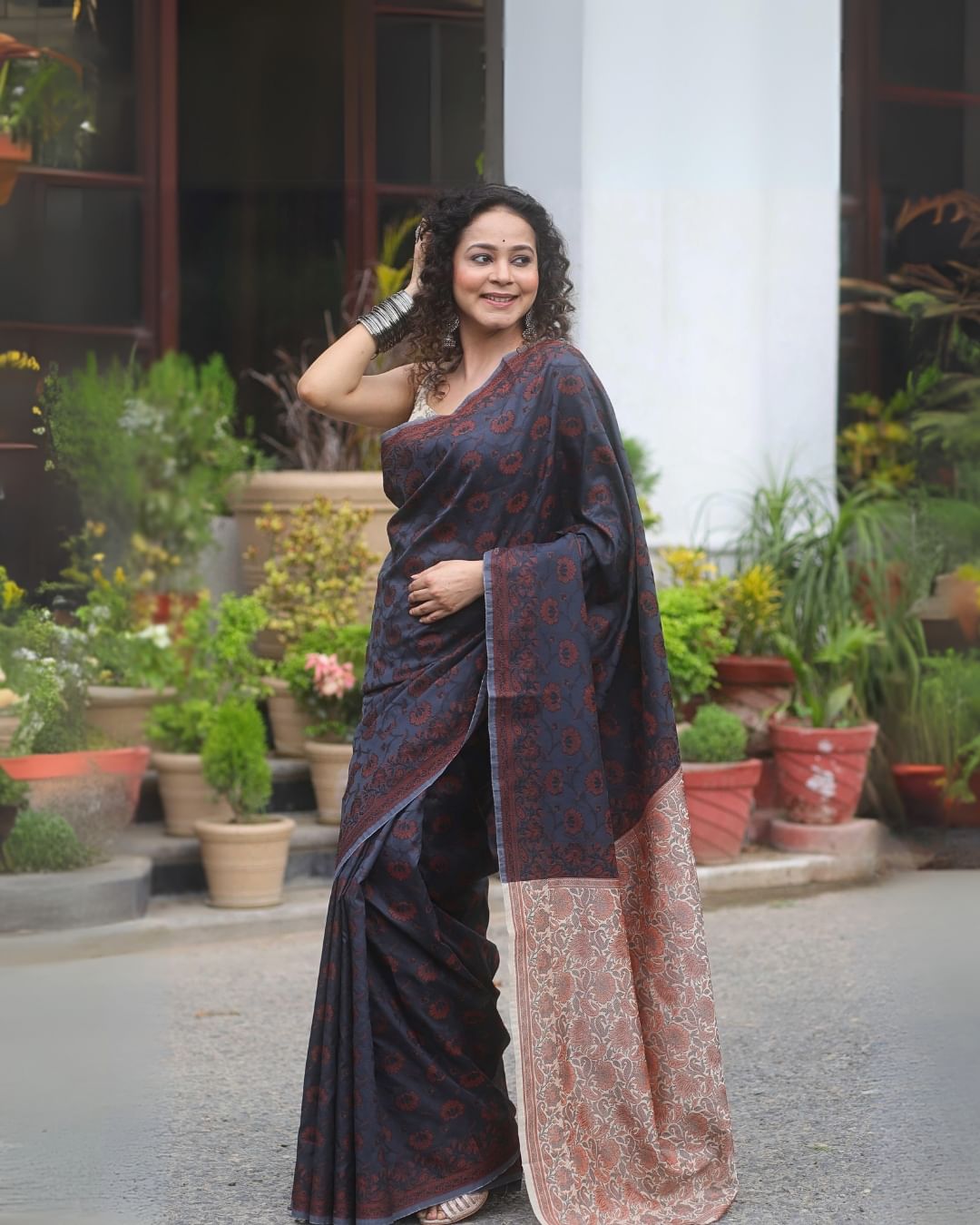 Desiring Black Soft Silk Saree With Lissome Blouse Piece