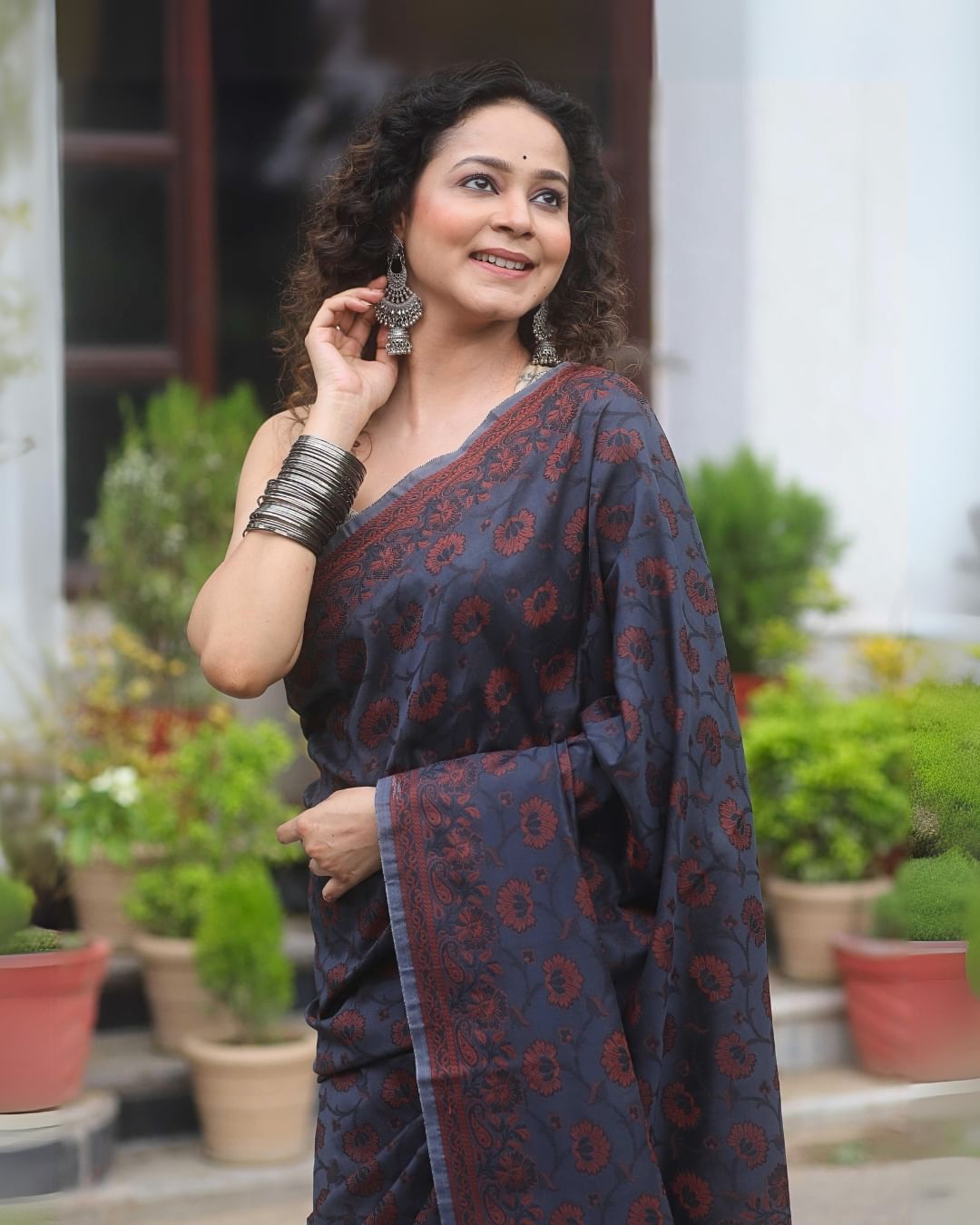 Desiring Black Soft Silk Saree With Lissome Blouse Piece