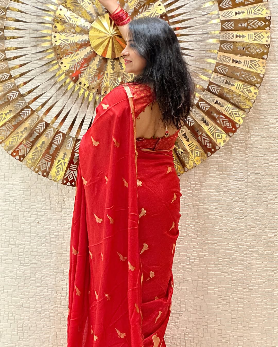 Prodigal Red Soft Silk Saree With Energetic Blouse Piece