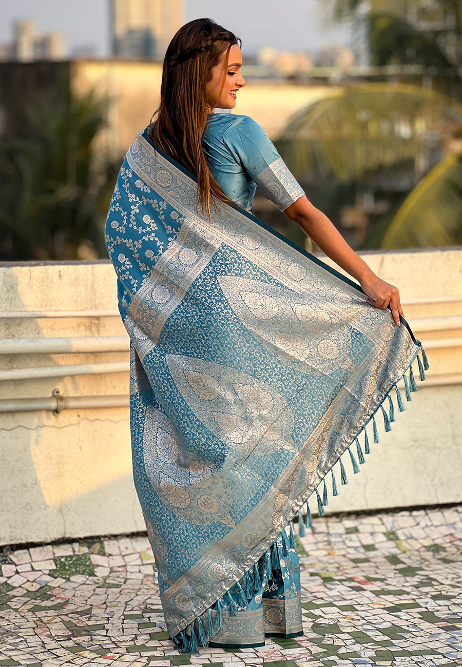 Delightful Firozi Soft Silk Saree With Petrichor Blouse Piece