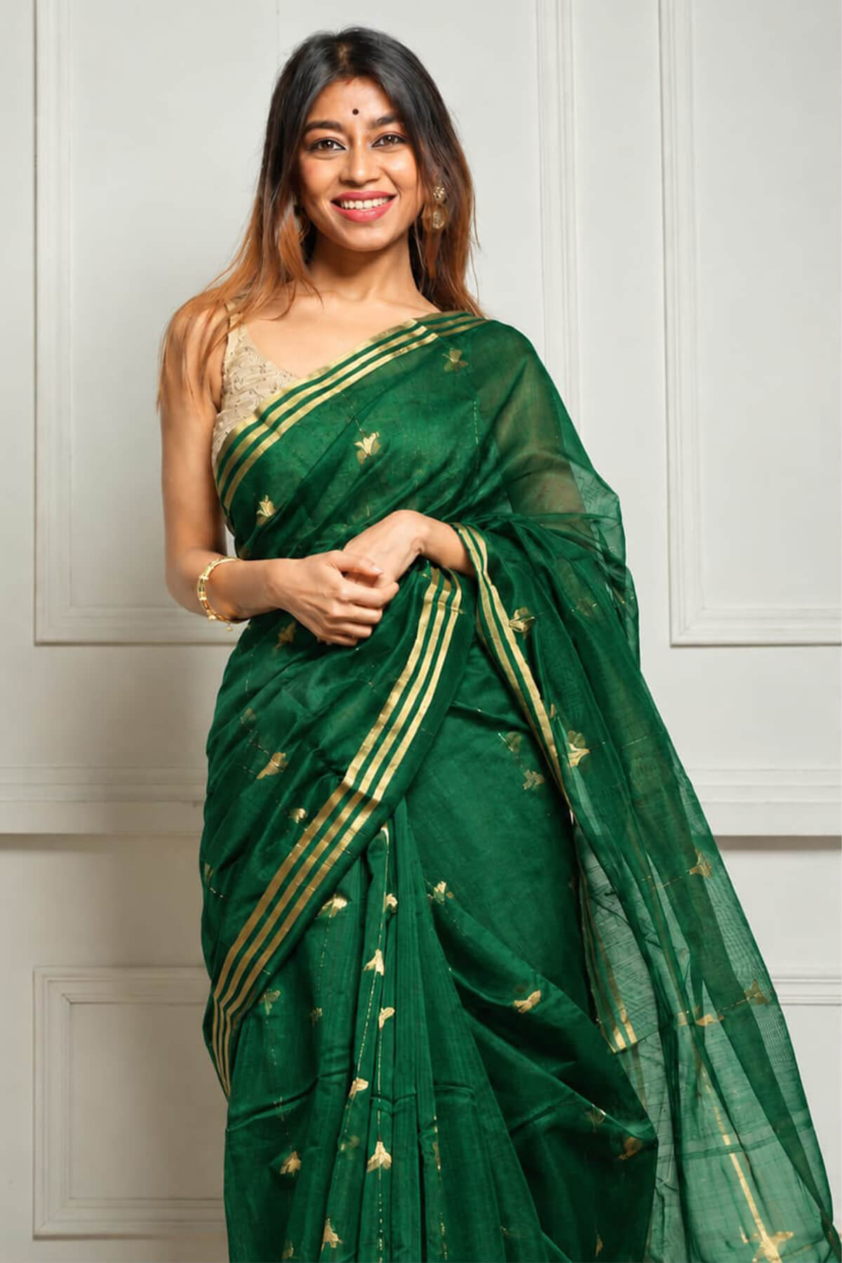 Luxuriant Green Cotton Silk Saree With Arresting Blouse Piece