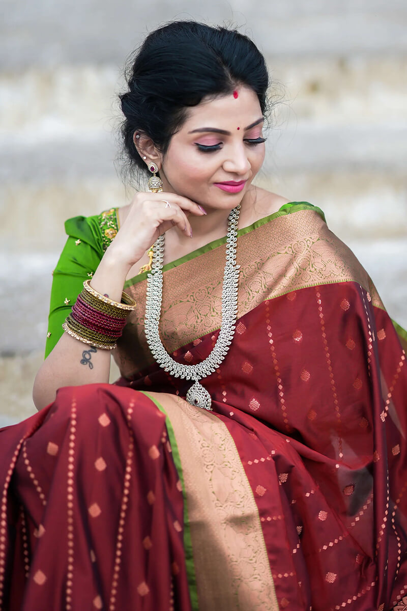 Engrossing Wine Soft Silk Saree With Seraphic Blouse Piece