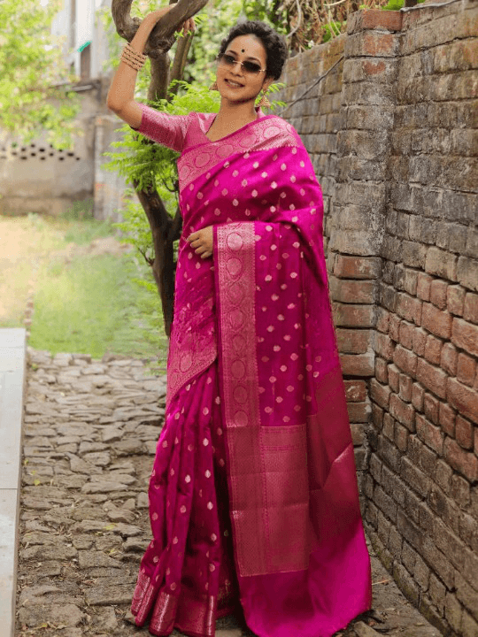 Pleasurable Dark Pink Soft Silk Saree With Surreptitious Blouse Piece
