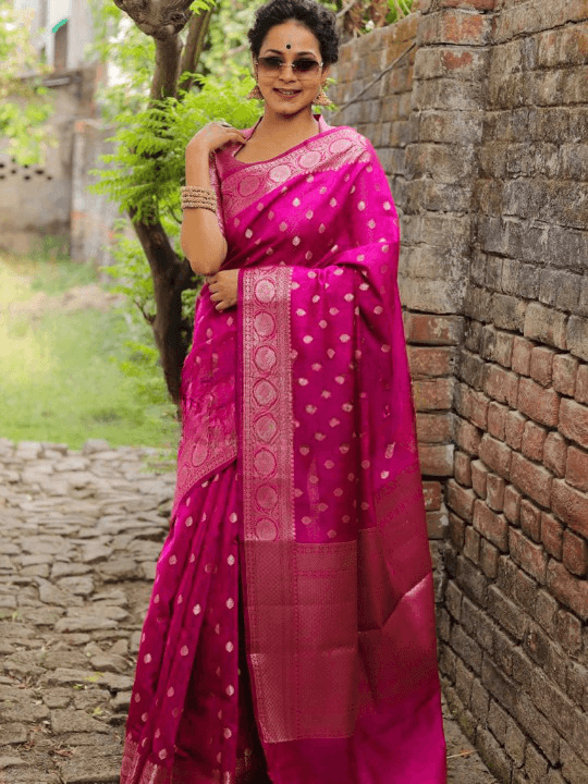 Pleasurable Dark Pink Soft Silk Saree With Surreptitious Blouse Piece