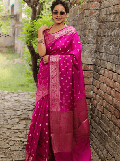 Pleasurable Dark Pink Soft Silk Saree With Surreptitious Blouse Piece