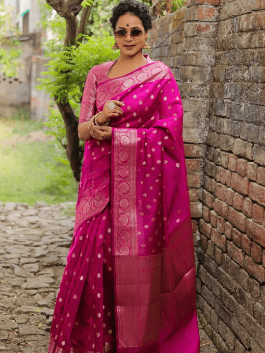 Pleasurable Dark Pink Soft Silk Saree With Surreptitious Blouse Piece