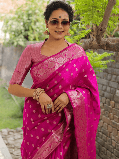 Pleasurable Dark Pink Soft Silk Saree With Surreptitious Blouse Piece