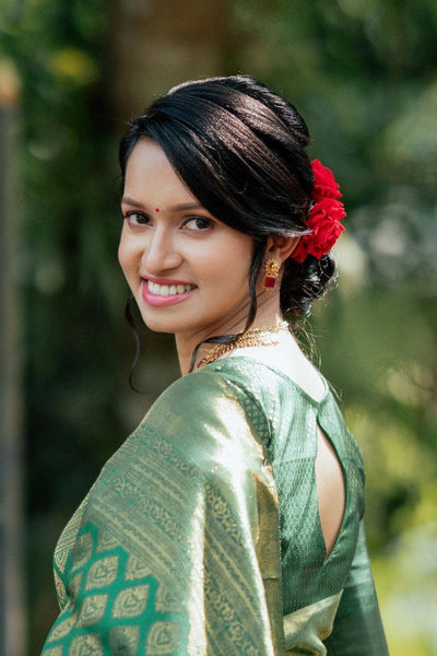 Staggering Rama Soft Silk Saree With Snappy Blouse Piece