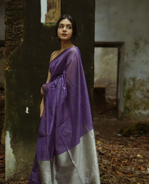 Load image into Gallery viewer, Glowing Purple Soft Banarasi Silk Saree With Skinny Blouse Piece
