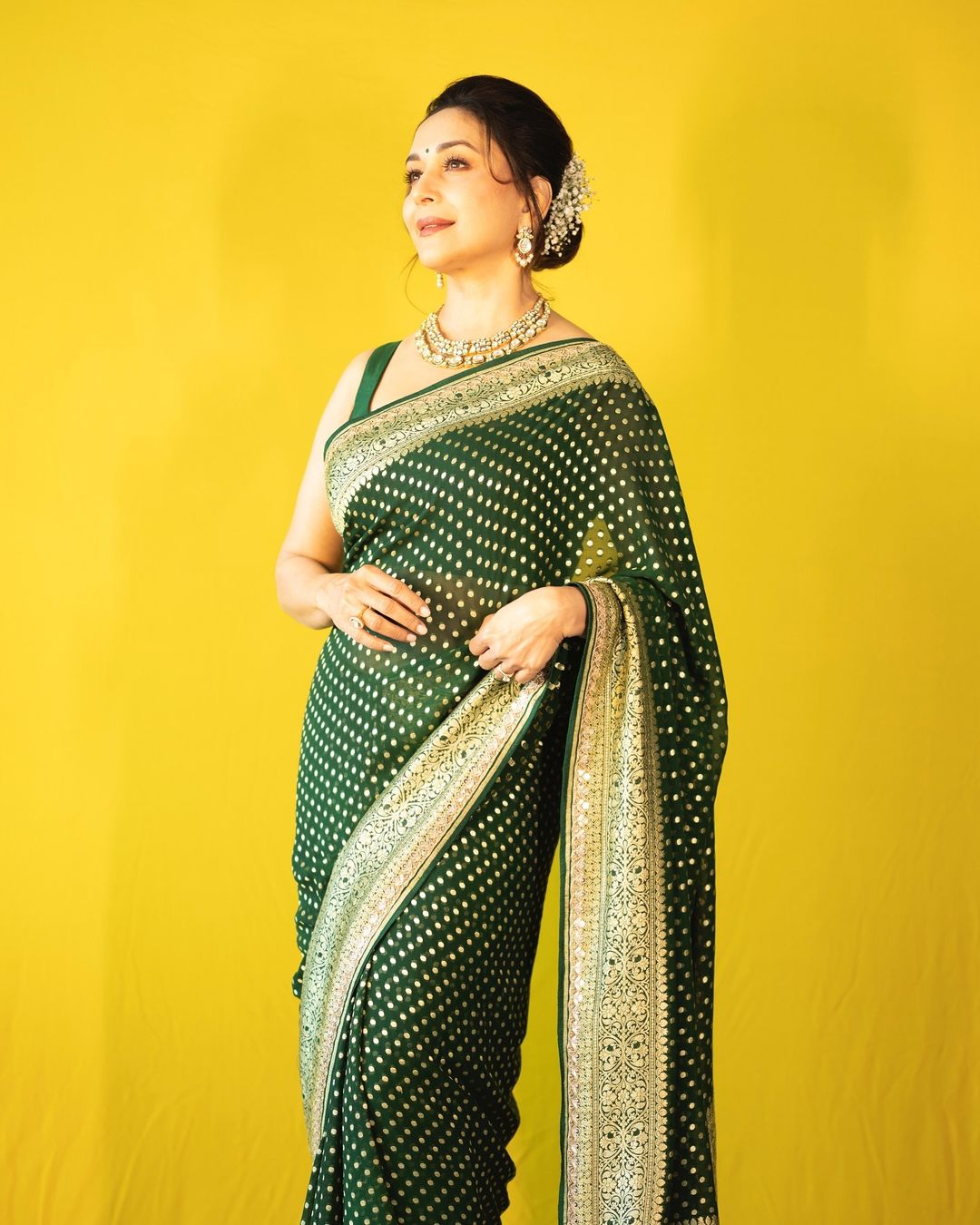 Sumptuous Dark Green Soft Silk Saree With Amiable Blouse Piece