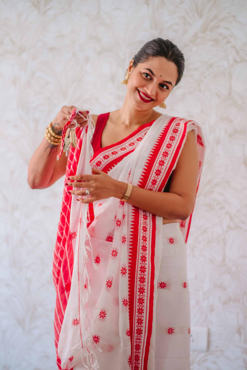 Load image into Gallery viewer, Lissome White Cotton Silk Saree With Smashing Blouse Piece
