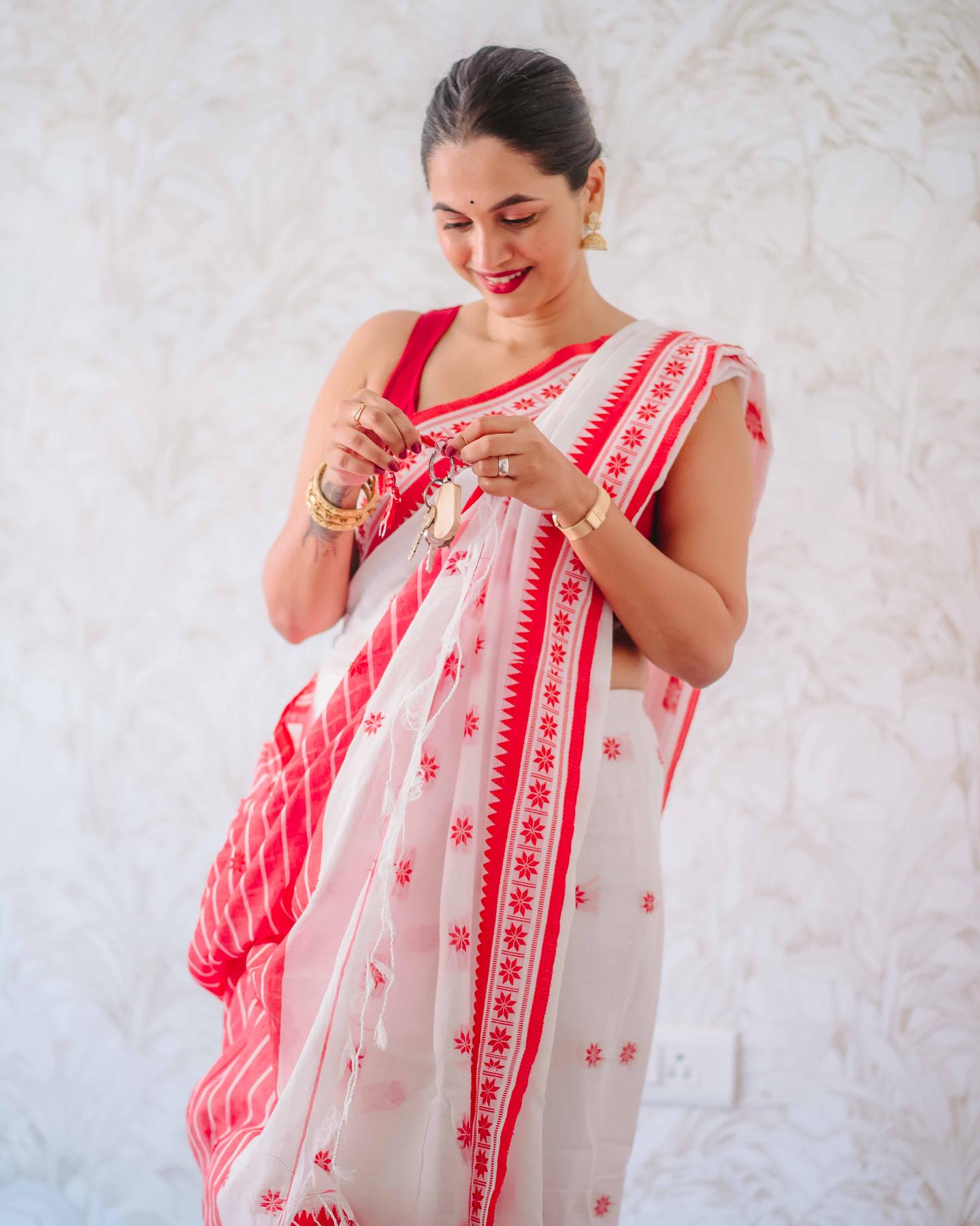 Lissome White Cotton Silk Saree With Smashing Blouse Piece