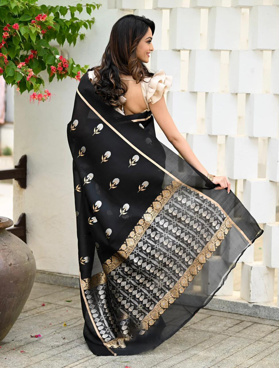 Elision Black Soft Silk Saree With Assemblage Blouse Piece