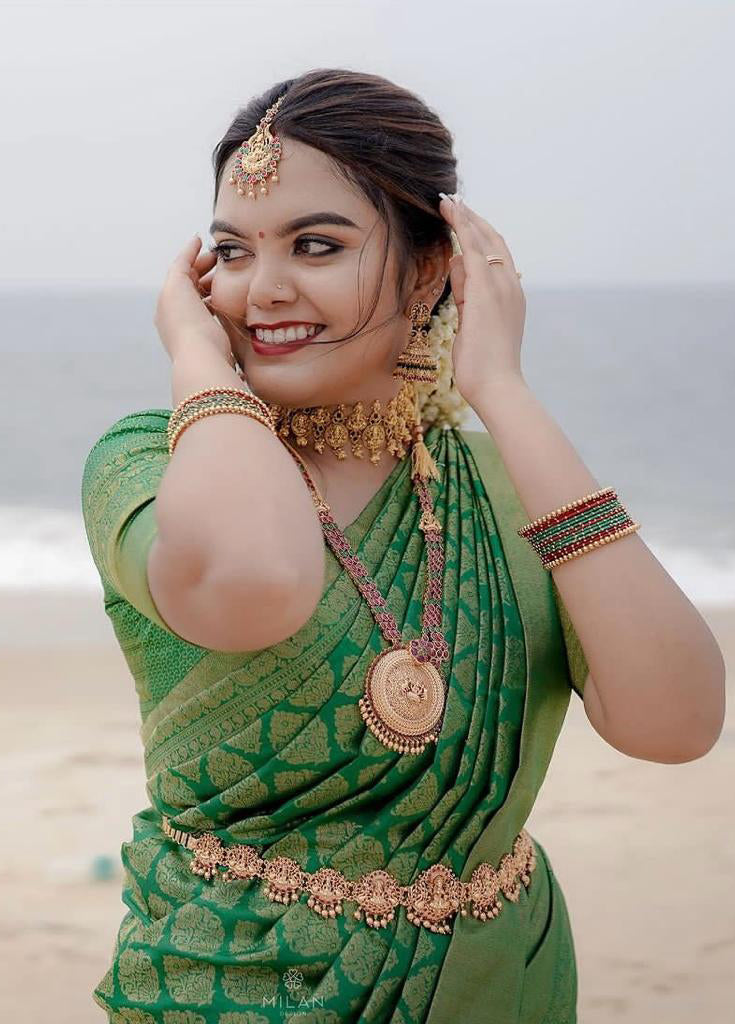 Stunner Green Soft Silk Saree With Opulent Blouse Piece