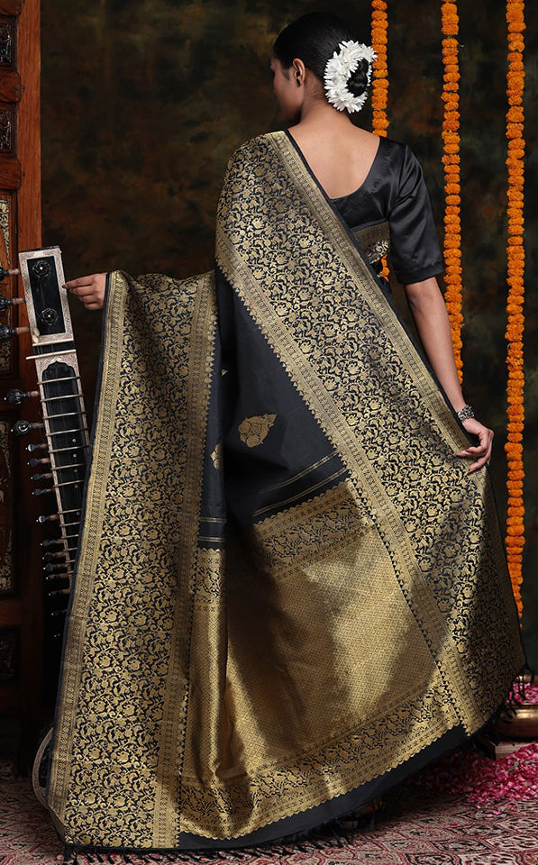 Beautiful Black Soft Silk Saree With Alluring Blouse Piece