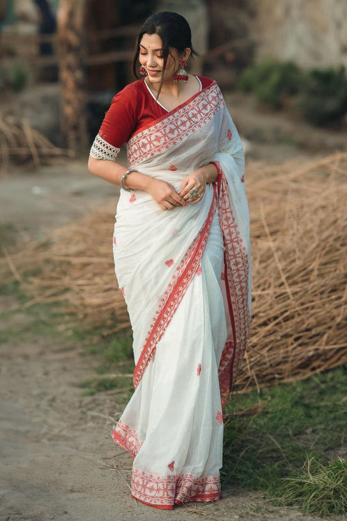 Load image into Gallery viewer, Beleaguer White Cotton Silk Saree With Moiety Blouse Piece
