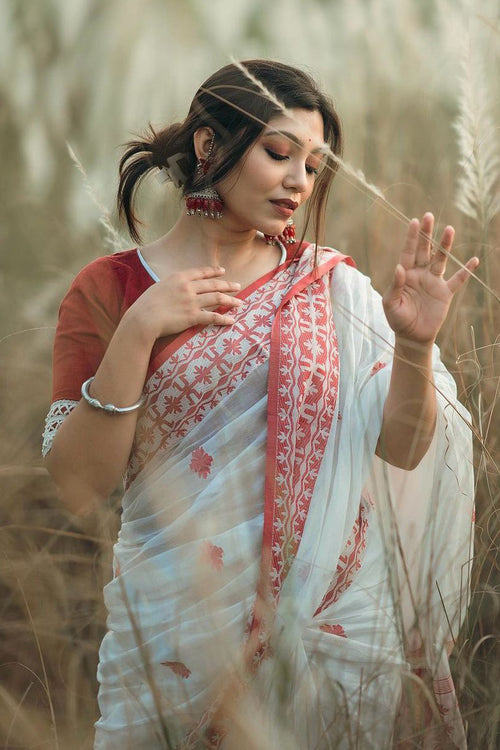 Load image into Gallery viewer, Beleaguer White Cotton Silk Saree With Moiety Blouse Piece
