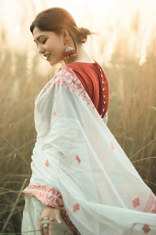 Load image into Gallery viewer, Beleaguer White Cotton Silk Saree With Moiety Blouse Piece
