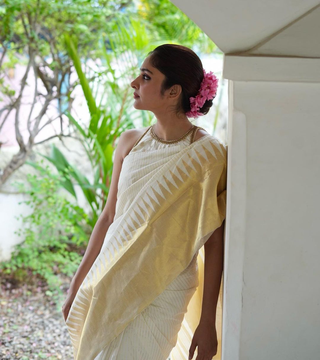 Wonderful Off White Soft Silk Saree With Amazing Blouse Piece